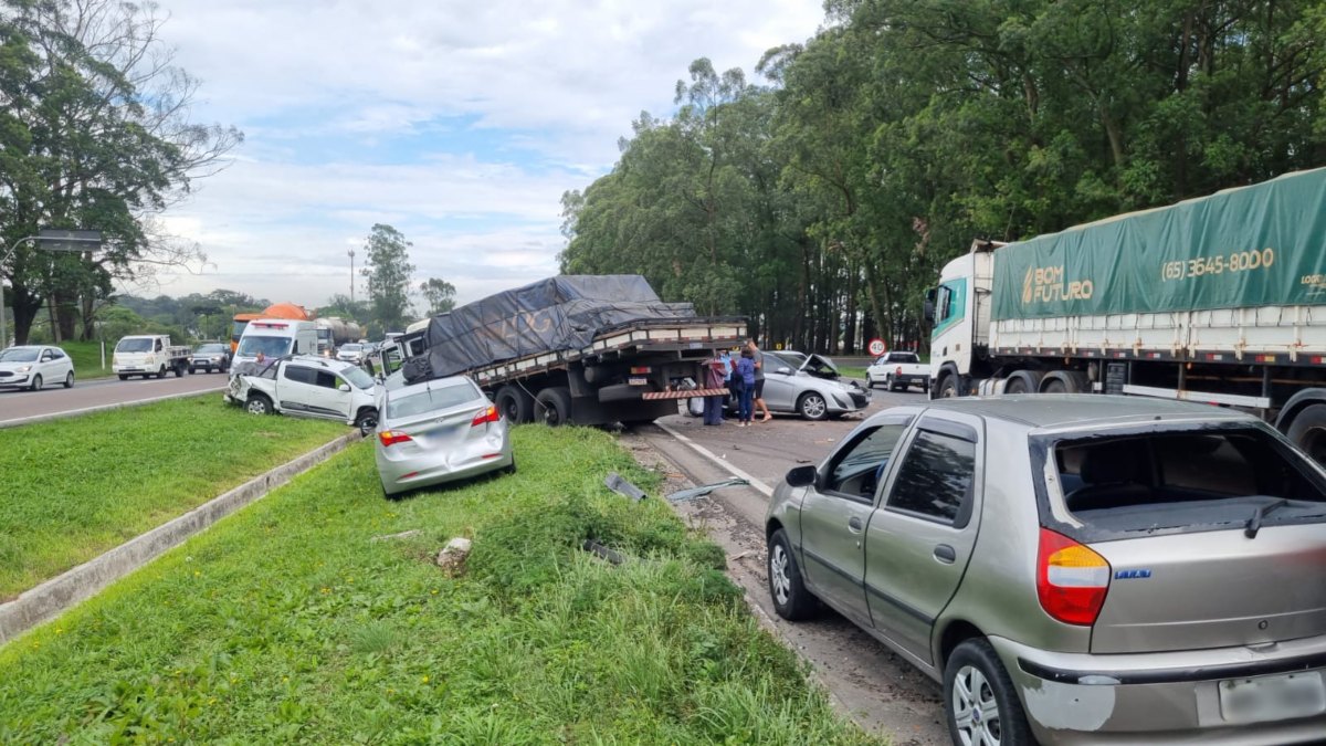 Acidente no Contorno Sul deixa feridos 