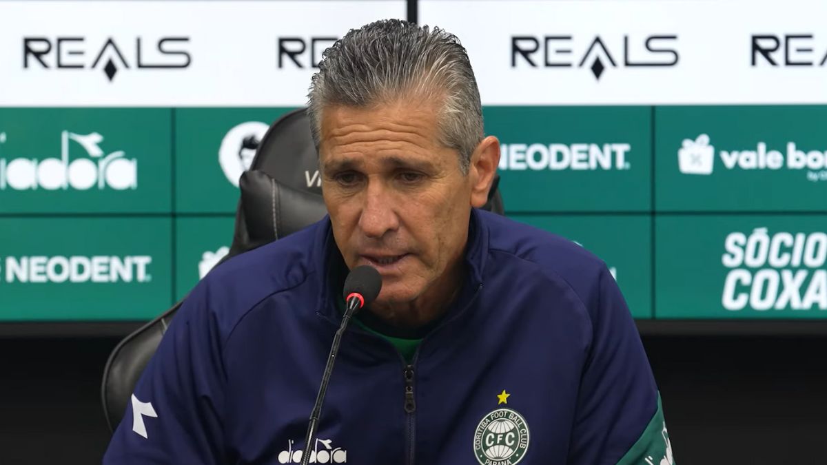 Técnico do Coritiba, Jorginho concede entrevista coletiva