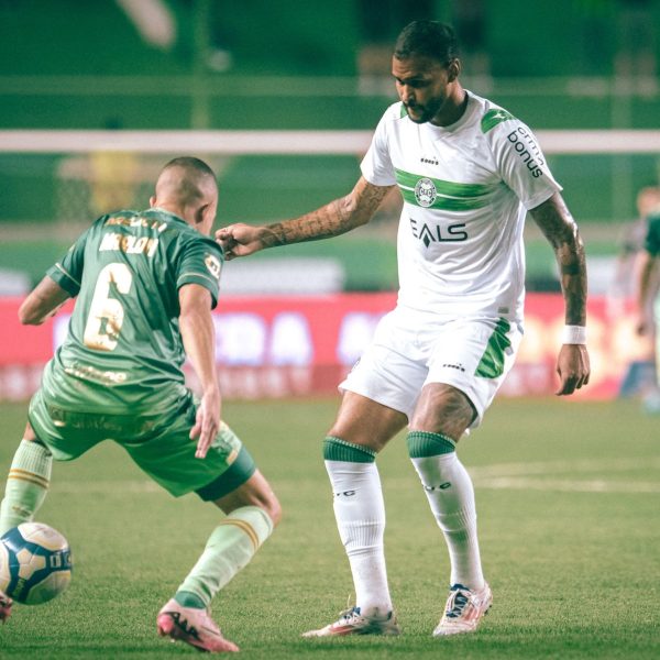 Lance de Coritiba x Santos, pelo Brasileirão