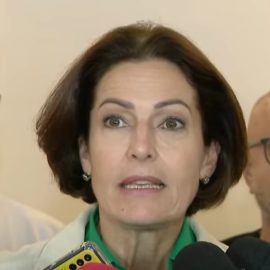 Derrotada no segundo turno das eleições em Curitiba, a candidata Cristina Graeml (PMB) criticou parte da imprensa que, de acordo com ela, reproduziu "calúnias disparadas" ao longo da disputa eleitoral. Em entrevista coletiva na sede do Tribunal Regional Eleitoral (TRE), Graeml afirmou ainda que sua caminhada política está apenas no início.