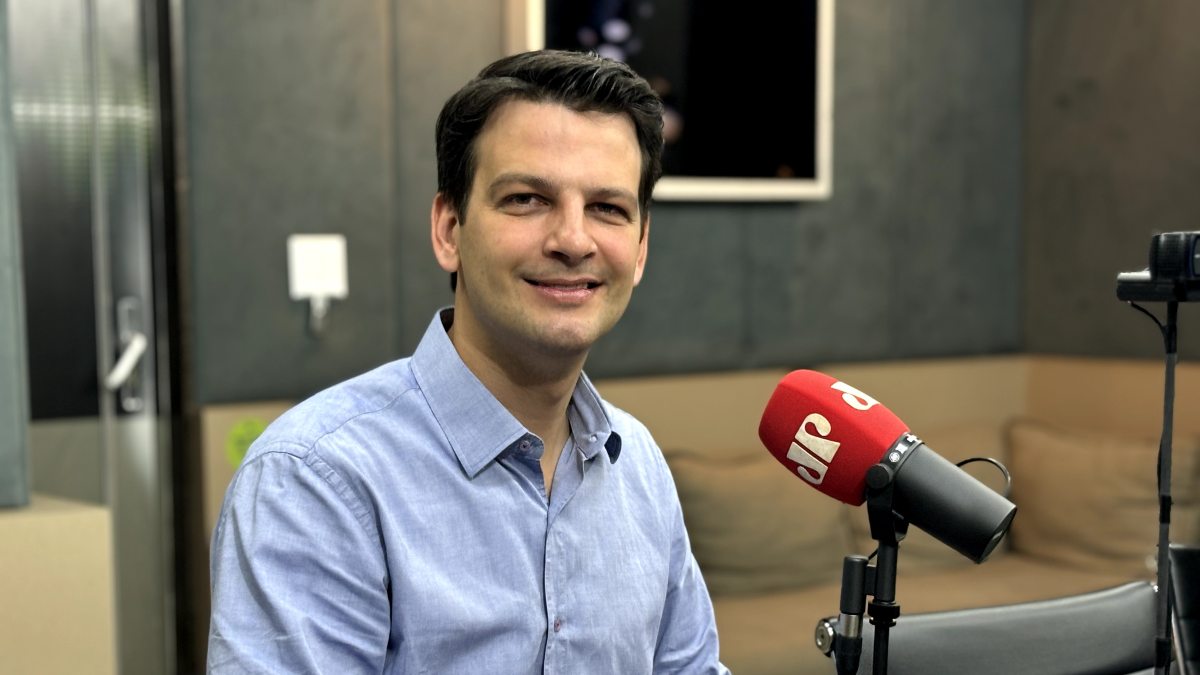 Eduardo Pimentel (PSD) concede entrevista a rádio Jovem Pan