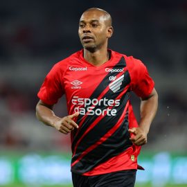 Fernandinho reforça o Athletico na reta final do Brasileirão