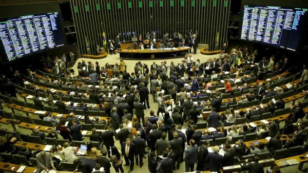 Paraná elege prefeitos de menos partidos e ‘menos esquerda’ em 2024