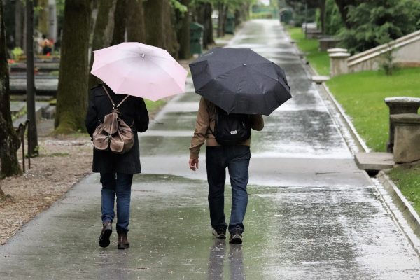 Frente fria no Paraná traz risco de temporal e rajadas de vento de 90 km/h