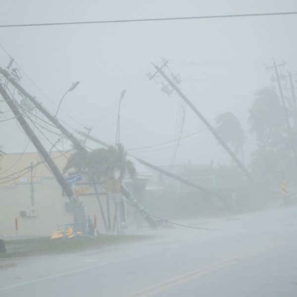 Frente fria traz temporal e rajadas de vento de até 90 km/h ao Paraná