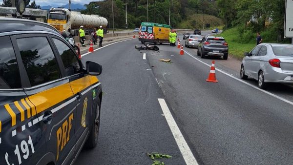 A mulher foi declarada morta no local