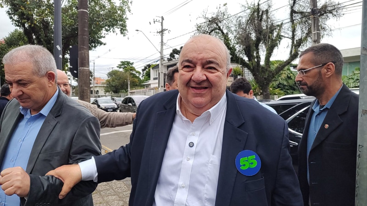 Rafael Greca )PSD) votou na manhã deste domingo (27) 