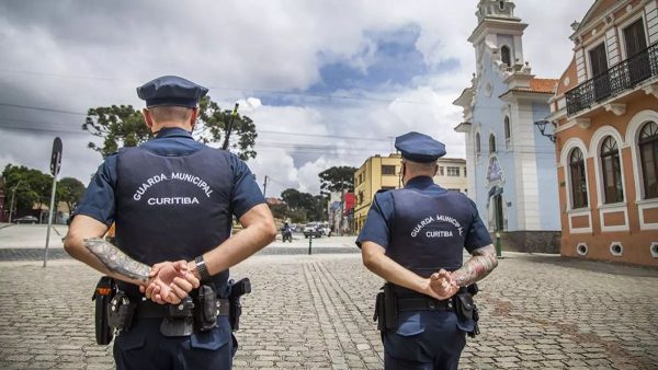 A candidata à Prefeitura de Curitiba, Cristina Graeml (PMB), afirmou em sua chegada à RICtv para participar do debate do 2º turno que não tem como reconhecer a autenticidade de um áudio em que ela supostamente chamaria o ex-presidente Jairo Bolsonaro de 