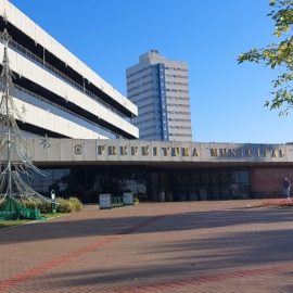 Homem armado com faca invade a Prefeitura de Cascavel e é detido pela Guarda