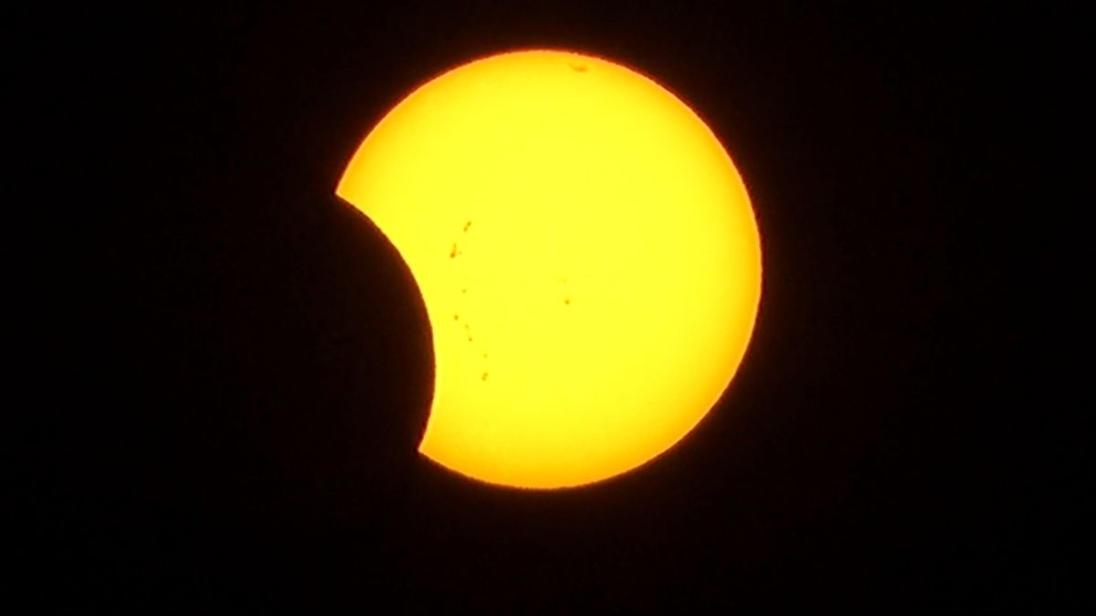 Veja imagens do eclipse solar desta quarta-feira (2)