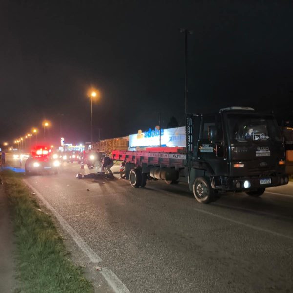 Homem morre após ser atropelado por lancha em praia de Balneário Camboriú