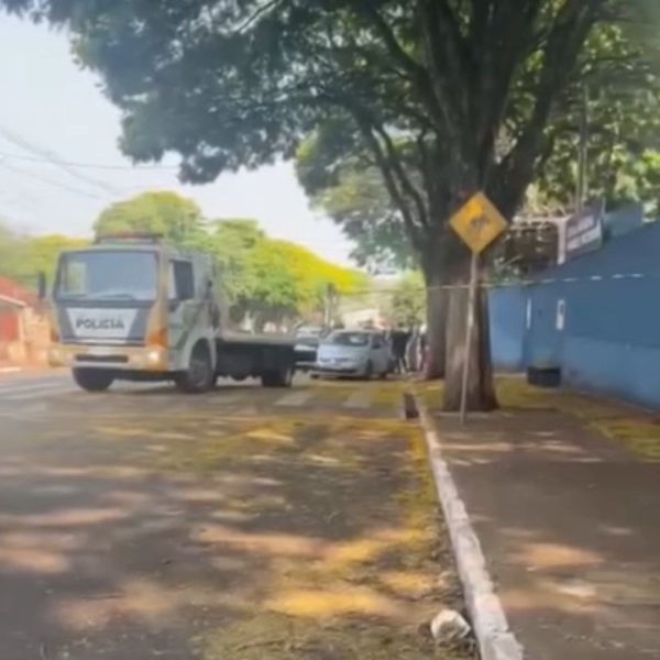 Policial baleado em viatura é levado para Hospital do Trabalhador