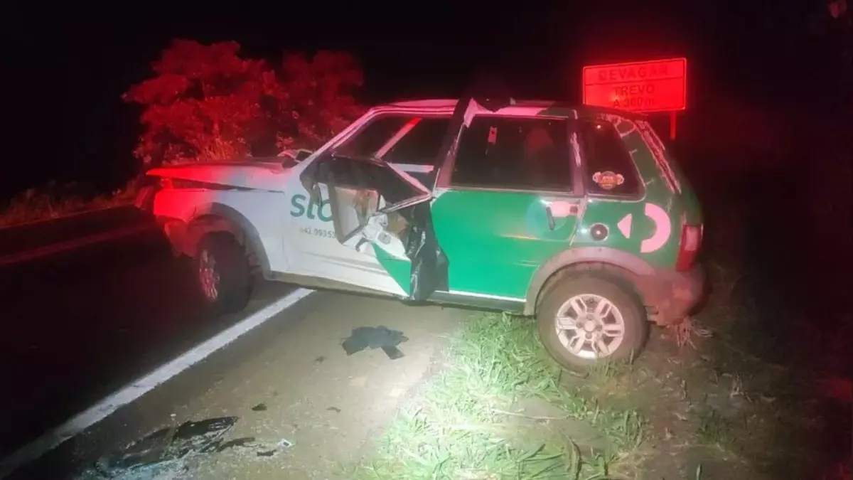 Um jovem de 28 anos morreu após capotar o carro na PR-466, em Manoel Ribas, na região central do Paraná, no domingo (14) à noite. De acordo com o Batalhão de Polícia Rodoviária (BPRv) da Polícia Militar do Paraná, o acidente ocorreu um pouco antes da meia-noite, no km 146 da rodovia.