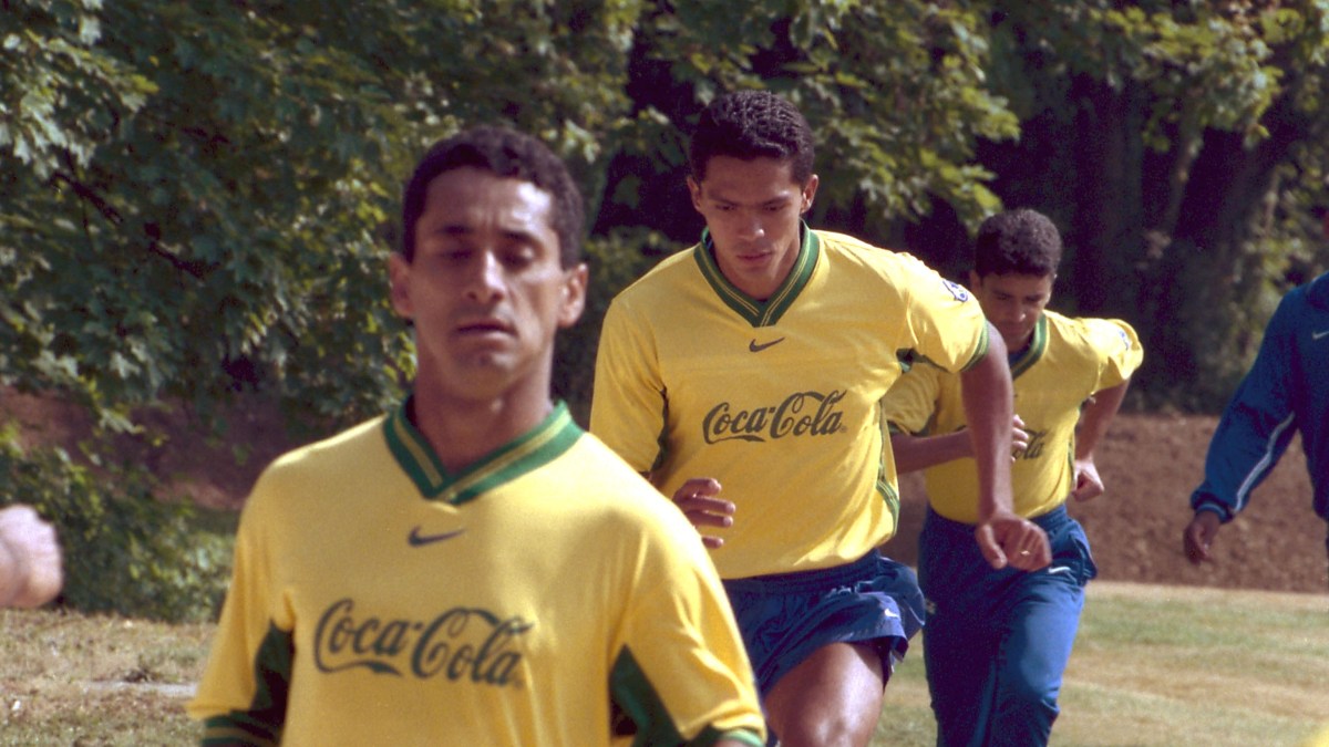 O ex-lateral direito Zé Carlos, que disputou a Copa do Mundo de 1998 pela Seleção Brasileira, morreu na manhã desta sexta-feira, em Osasco, na Grande São Paulo. José Carlos de Almeida, que chegou ao selecionado nacional após se destacaO ex-lateral direito Zé Carlos, que disputou a Copa do Mundo de 1998 pela Seleção Brasileira, morreu na manhã desta sexta-feira, em Osasco, na Grande São Paulo. José Carlos de Almeida, que chegou ao selecionado nacional após se destacar no São Paulo, tinha 56 anos. r no São Paulo, tinha 56 anos.