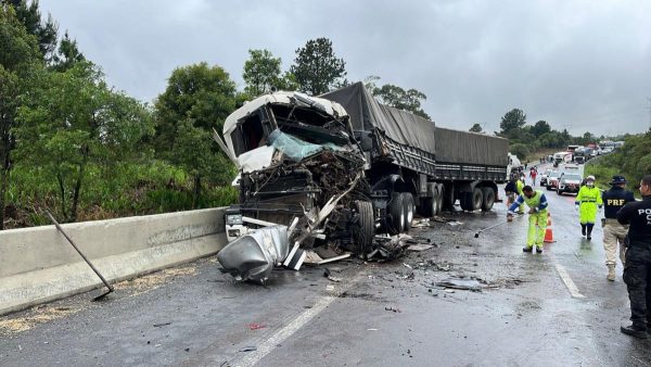 Acidente na região de São Luiz do Purunã envolveu vários veículos na manhã desta quinta (10)