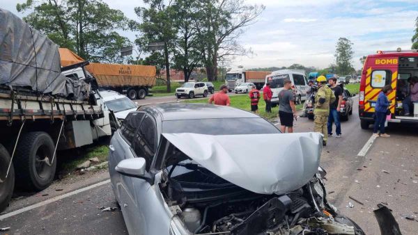 caminhão com ácido fórmico acidente br-277 paranaguá km12