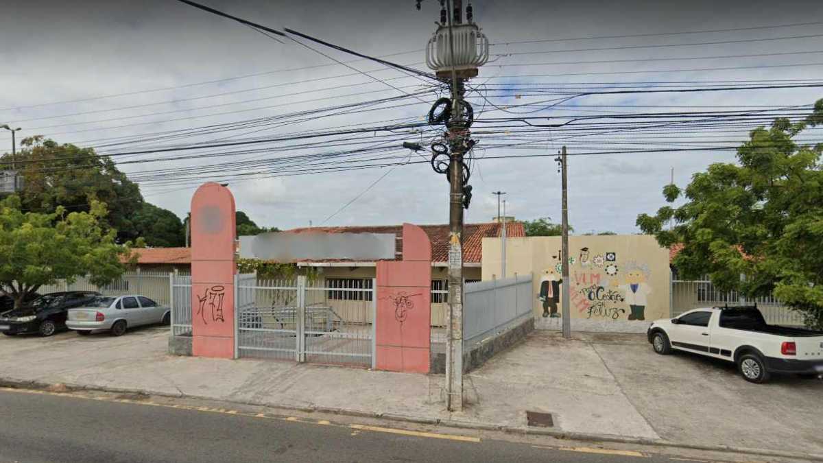 Homem esfaqueia a ex e acaba baleado por PM em local de votação