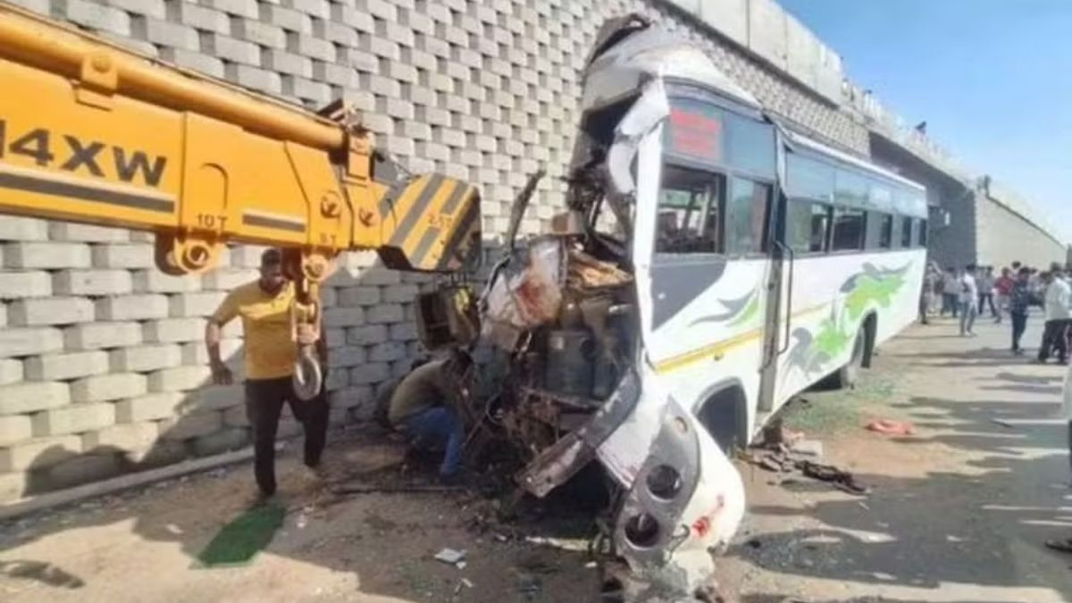 Ônibus com fiéis parte ao meio após grave acidente; 12 pessoas morreram