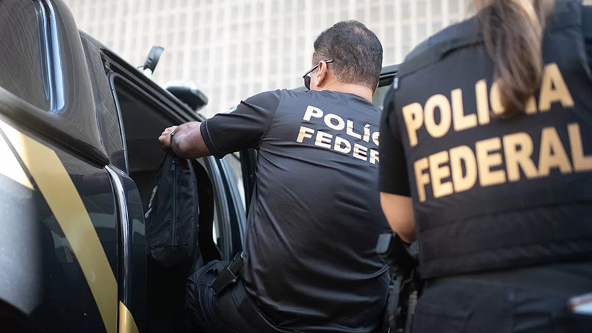 PF prende 1 pessoa e conduz 15 à delegacia por crimes eleitorais no 2º turno  
