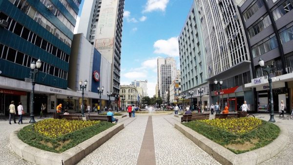 Calorão dá uma trégua em Curitiba; chuva marca os próximos dias