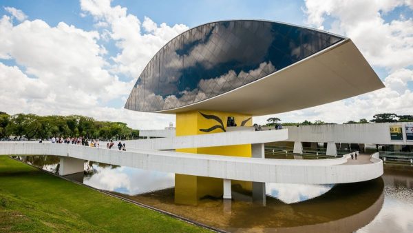 Frente fria no Paraná traz risco de temporal e rajadas de vento de 90 km/h