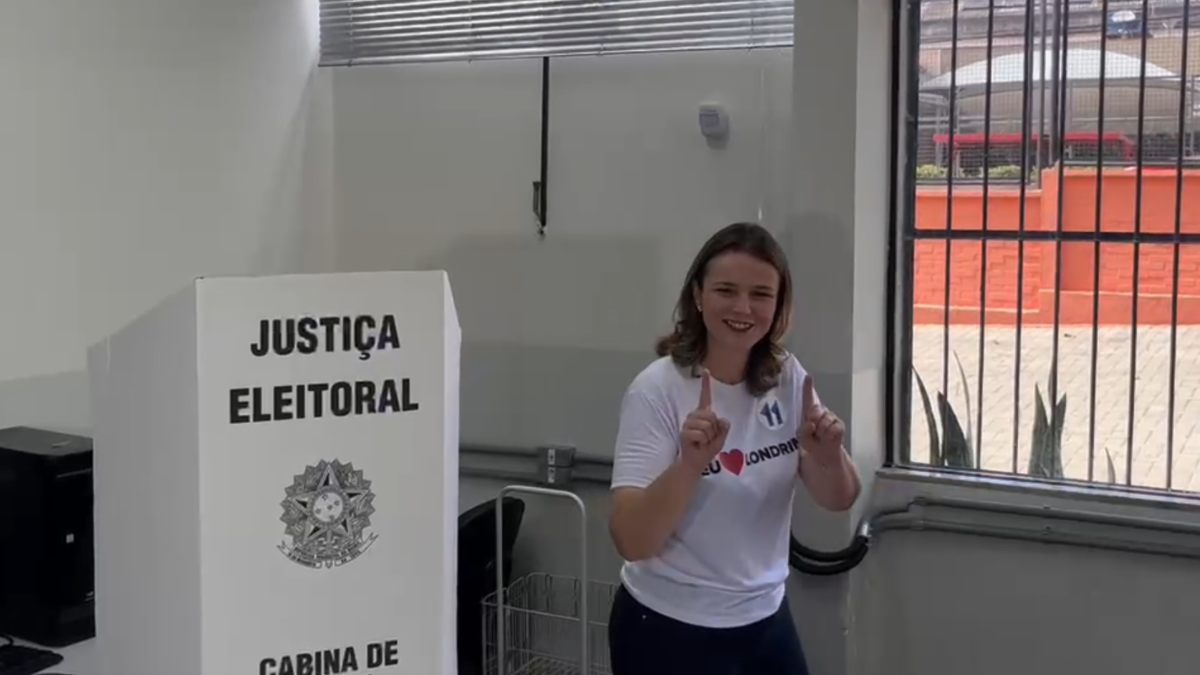 Professora Maria Tereza (Progressistas) chega para votação: "Muito Confiante"