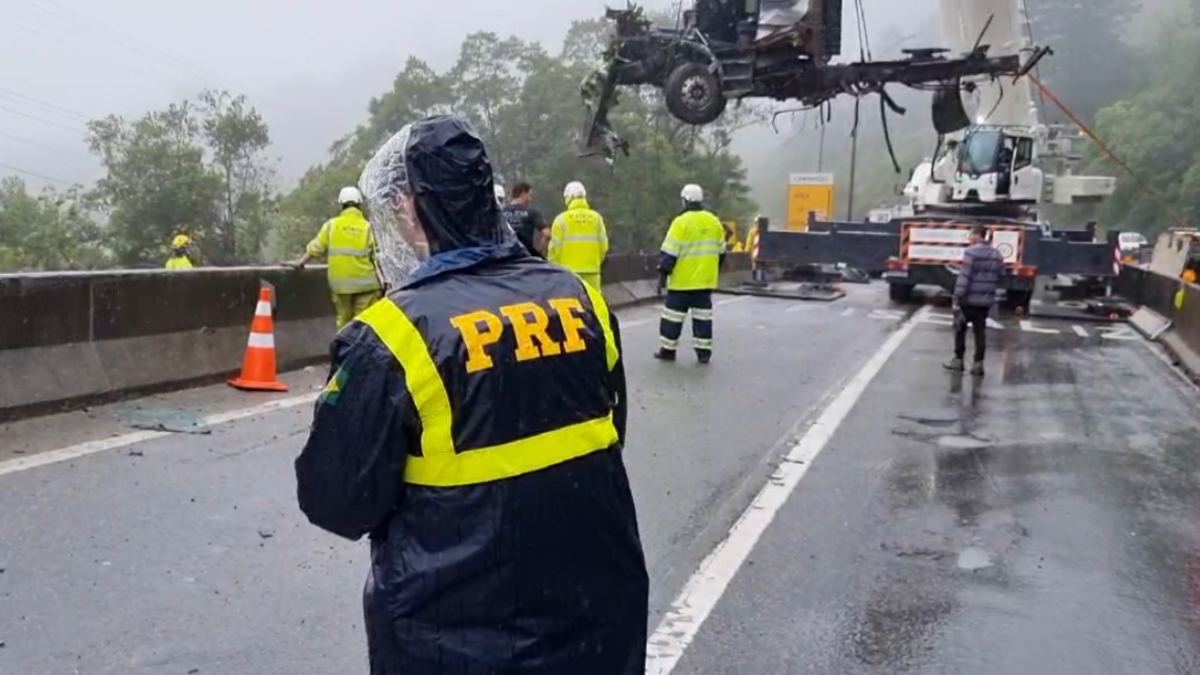 RIC Notícias Manhã mostra investigações de acidente com 9 mortos na BR-376