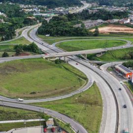 Novas estações-tubo na Linha Verde são inauguradas nesta segunda (18)