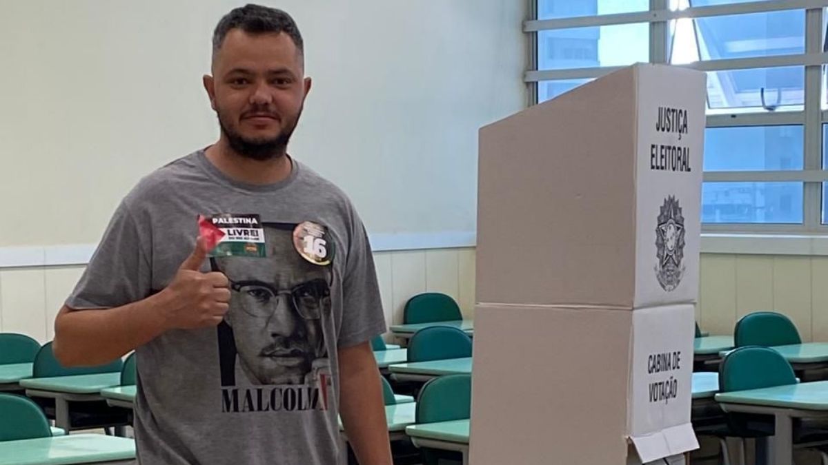 Samuel de Mattos (PSTU) vota em Curitiba: "O socialismo chegará"