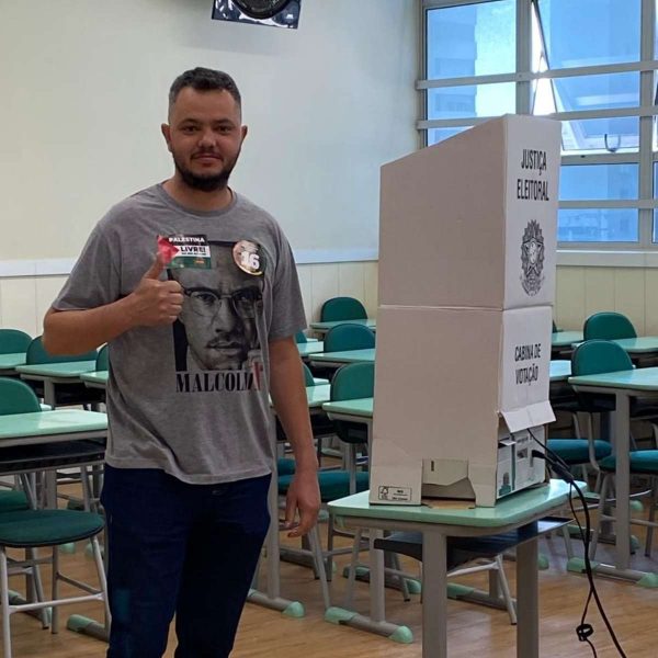 Ney Leprevost vota em escola no bairro Butiatuvinha, em Curitiba