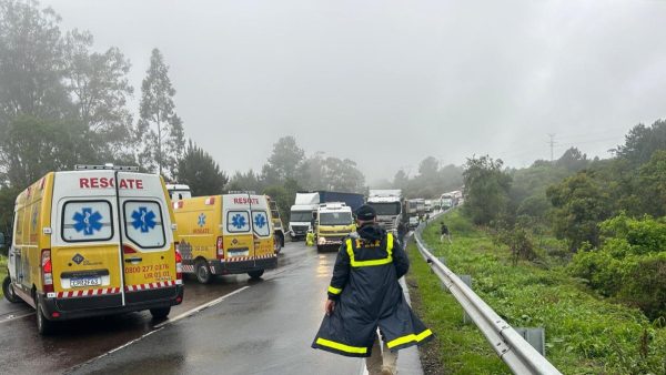 Acidente gerou longos congestionamentos. (Foto: Arteris)