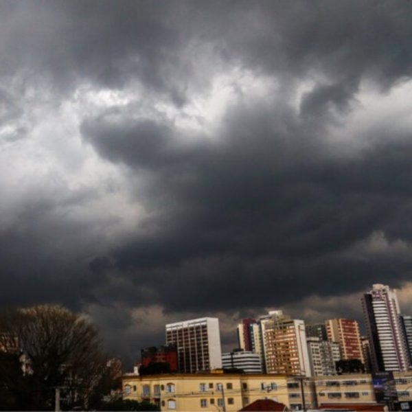 Previsão do tempo para Curitiba amanhã (12/10/2024), segundo o Climatempo