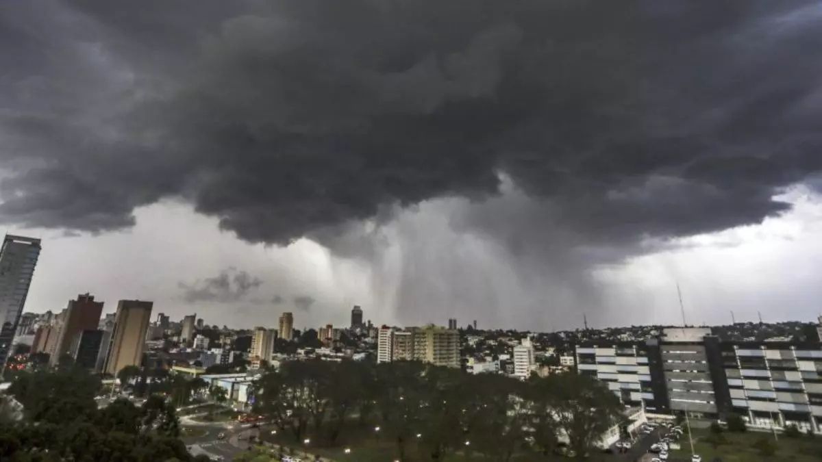 Cidade do Paraná registra rajadas de vento de 100 km/h; veja onde