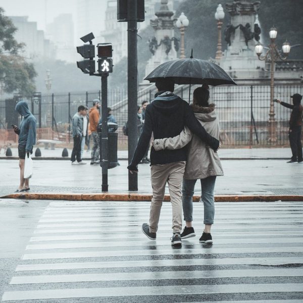 Frente fria no Paraná traz risco de temporal e rajadas de vento de 90 km/h