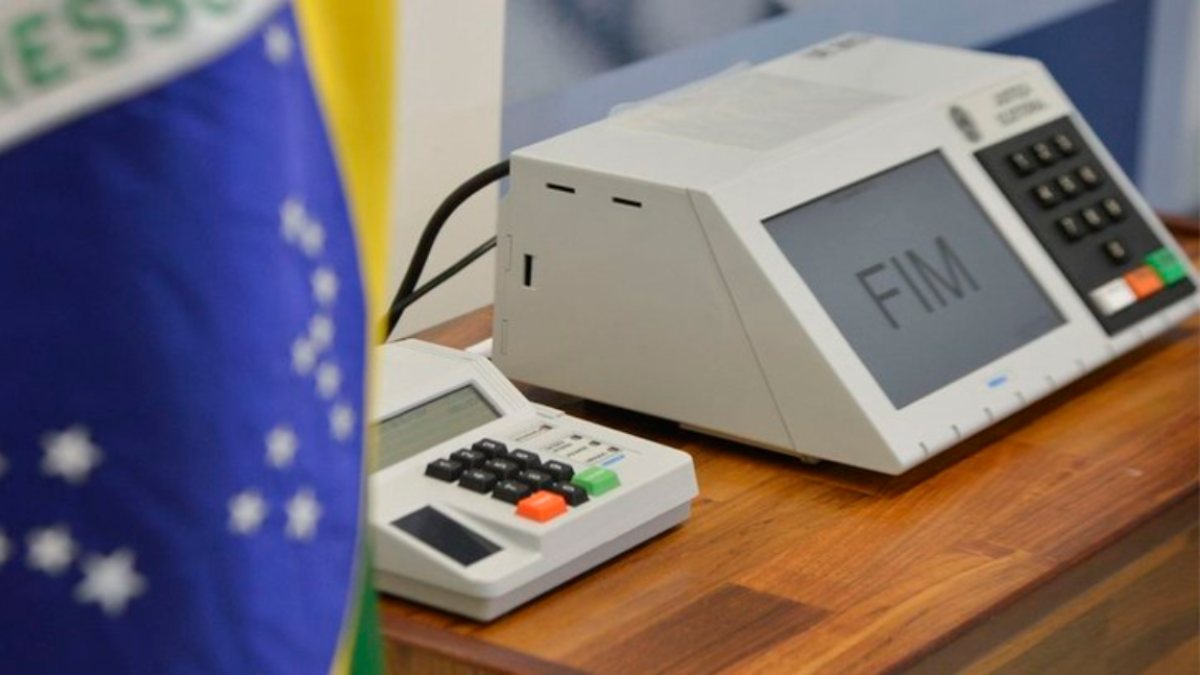 Urnas eletrônicas com problemas foram substituídas no Paraná