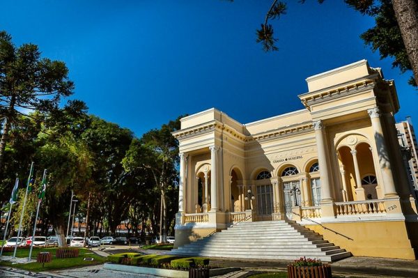 PEC que limita poder dos ministros do STF avança na Câmara dos Deputados