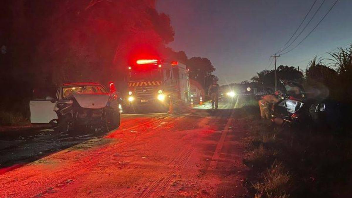 Acidente com Porsche causa mortes na PR-473