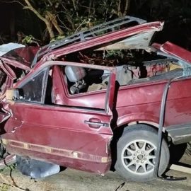 Acidente entre carro e caminhão mata jovem de 18 anos no Paraná