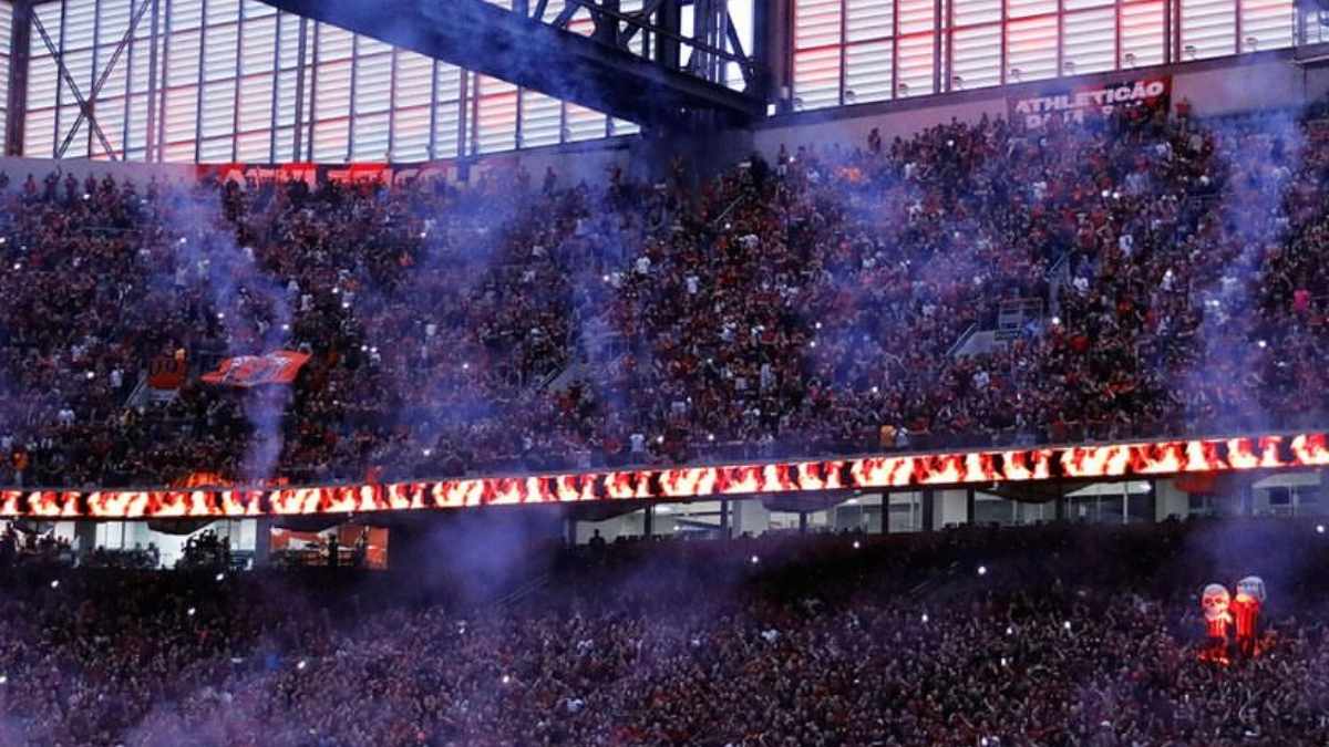 Vitória acusa torcida do Athletico de xenofobia após 2 a 1 no Brasileirão