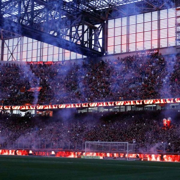 Técnico do Athletico, Lucho González comanda treino e define escalação