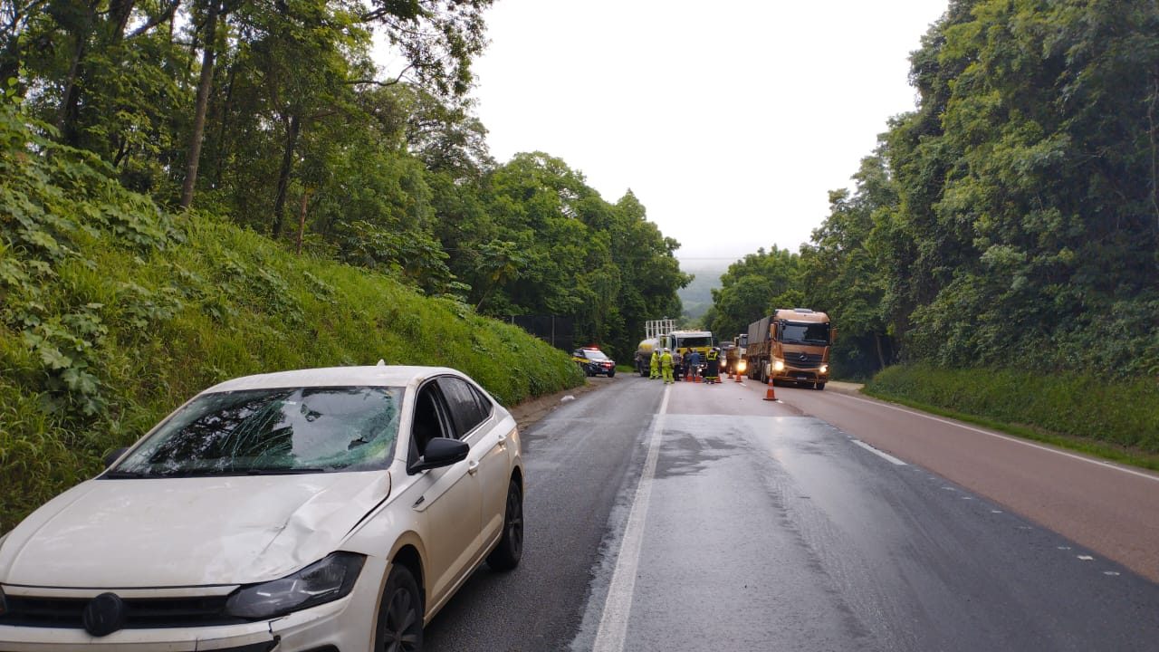 Idosa morre após ser atropelada ao atravessar a Rodovia do Café