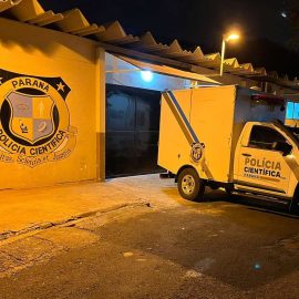 Bebê morre atropelada na garagem de casa pelo carro da própria família