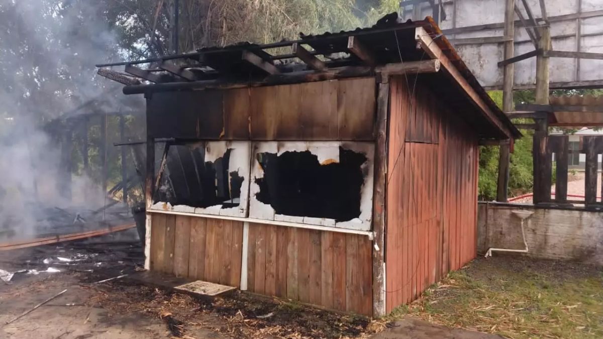 Suspeito de jogar bomba no STF tem casa incendiada em Santa Catarina