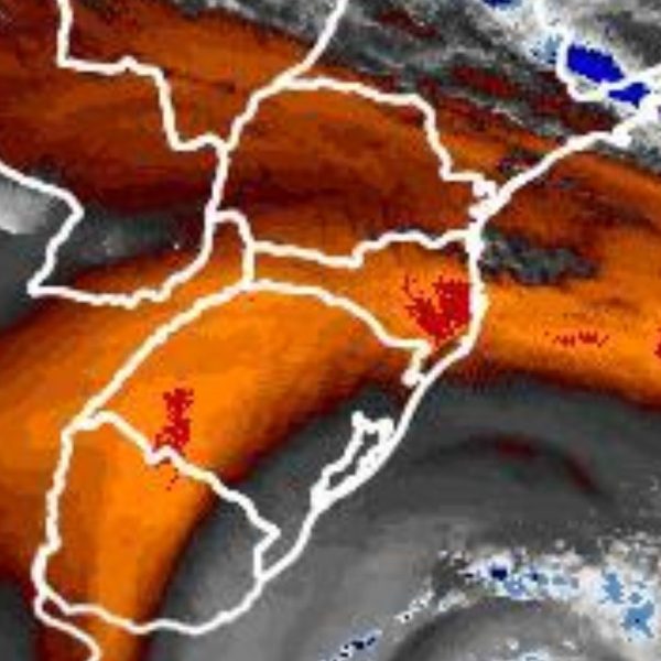 Buscas por criança arrastada por enxurrada no Paraná são interrompidas