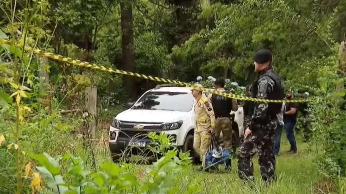 Jovens roubam carro de PM e morrem em confronto com a polícia na Grande Curitiba