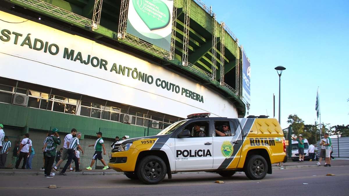 Coxa x Santos: Com ameça de confronto entre torcidas, PM reforça policiamento