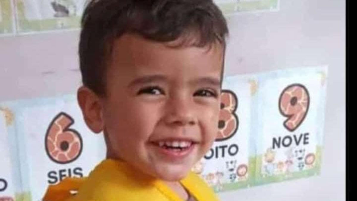 Criança de 3 anos morre afogado em piscina no litoral do Paraná: "Tão pequenino"