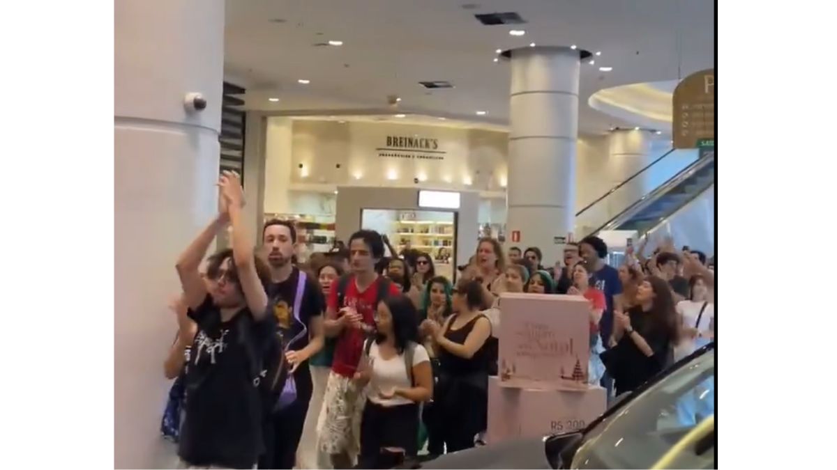 Manifestantes invadem shopping de Curitiba durante ato pelo fim da escala 6 x 1