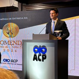 “Homenagem muito merecida”, diz Pimentel sobre prêmio entregue a Leonardo Petrelli