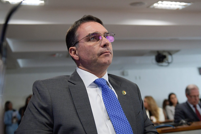 flávio bolsonaro minimizou o plano para matar lula